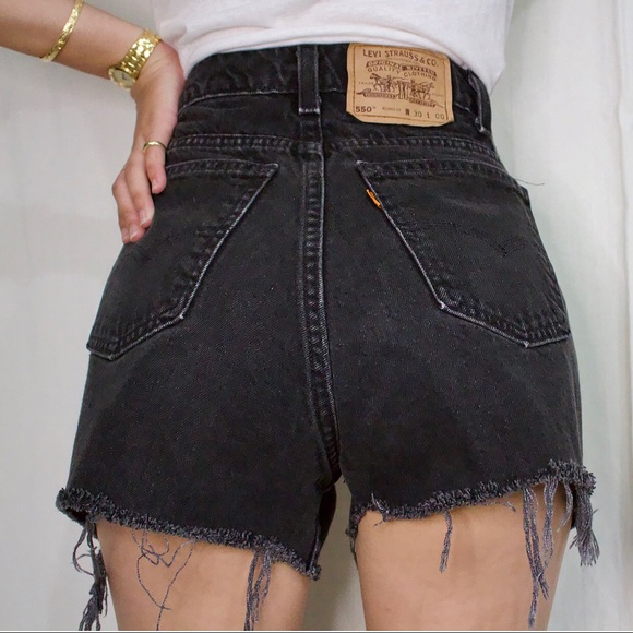VINTAGE LEVI’S 550 BLACK DENIM SHORTS - Picture 2 of 4